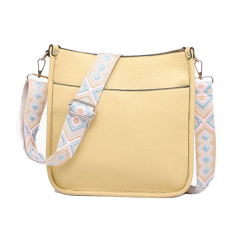 osoba chowa znaleziony zegarek do kieszeni płaszcza