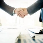 dwoje ludzi dogaduje warunki 1770567215