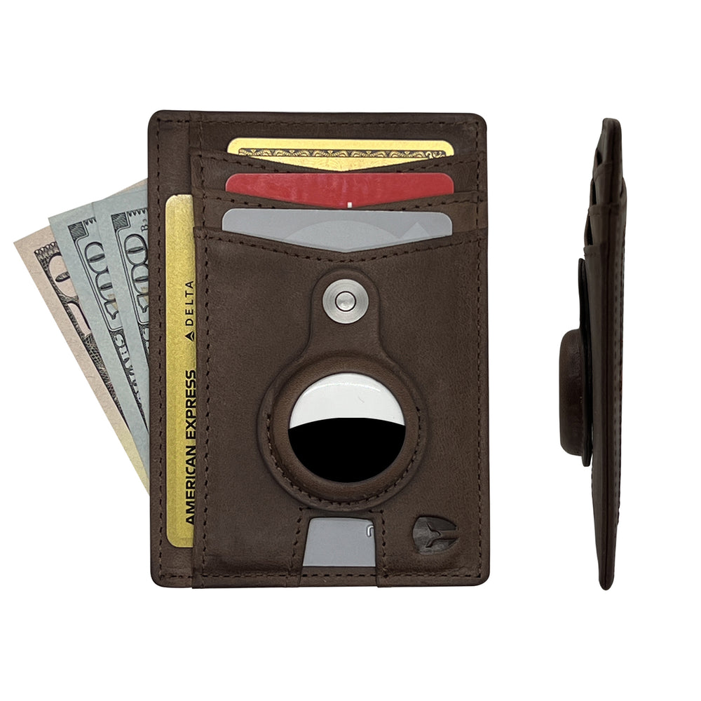 właściciel cieszy się z odzyskanej torby podróżnej