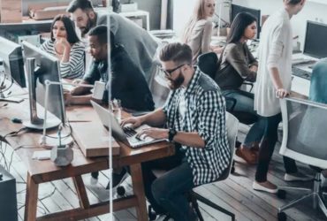 Profesjonalni prawnicy oferują kompleksowe doradztwo i wsparcie prawne dla początkujących przedsiębiorców